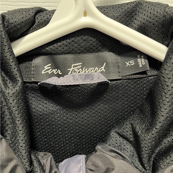 Ever forward wind breaker - Picture 2 of 3